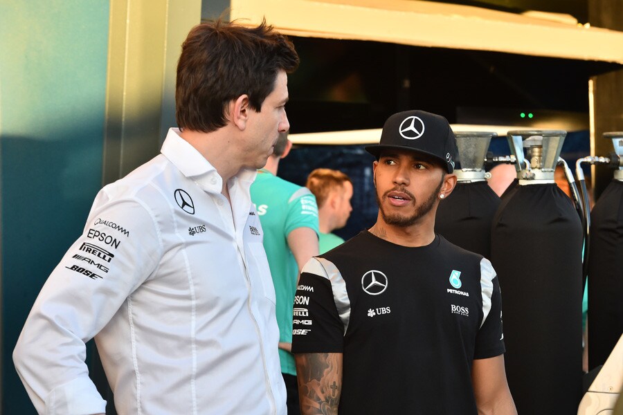 Comunicato Mercedes: i piloti saranno "liberi di correre"