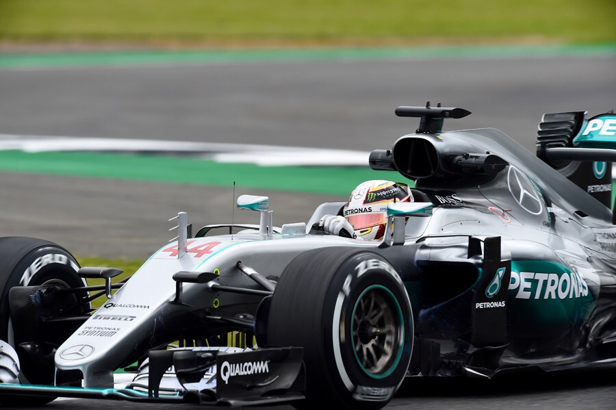 Hamilton: "Silverstone è esaltante come le montagne russe"