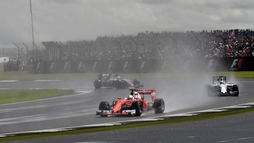 F1 Silverstone: strategie appiattite, Vettel scettico sulle full wet
