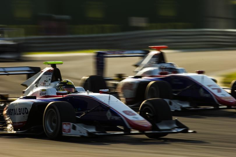 GP3 Ungheria Sprint Race, De Vries, zampata nel finale. Bene Fuoco, terzo