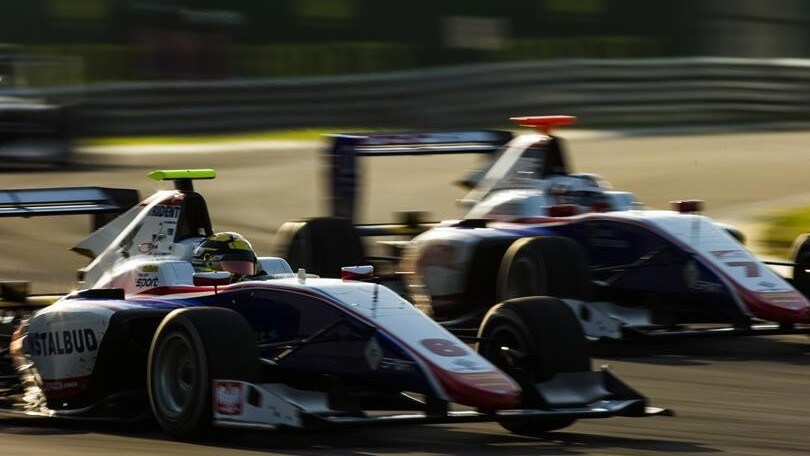 GP3 Ungheria Sprint Race, De Vries, zampata nel finale. Bene Fuoco, terzo