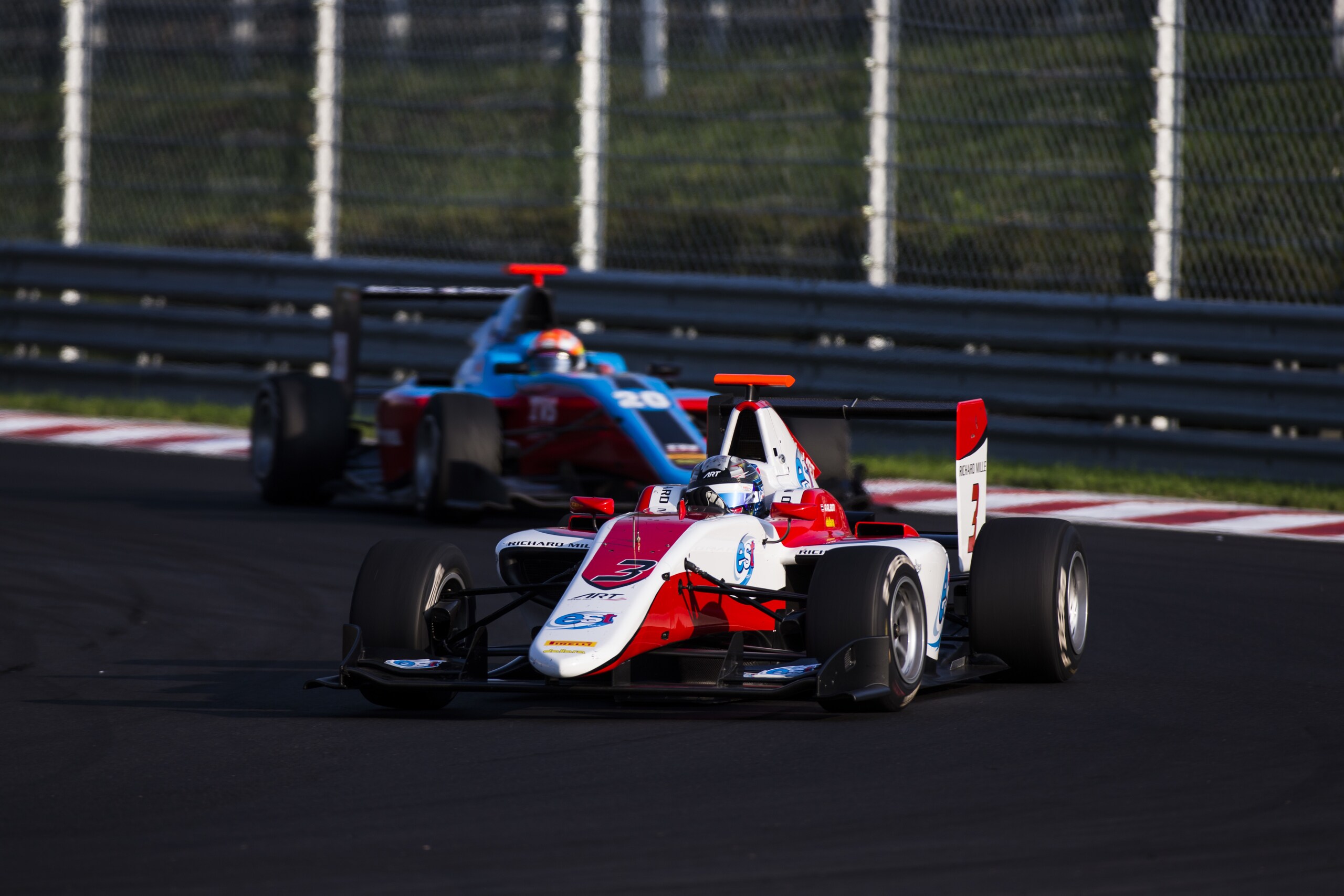 GP3 Budapest, splende Albon, terza vittoria stagionale e leadership in campionato