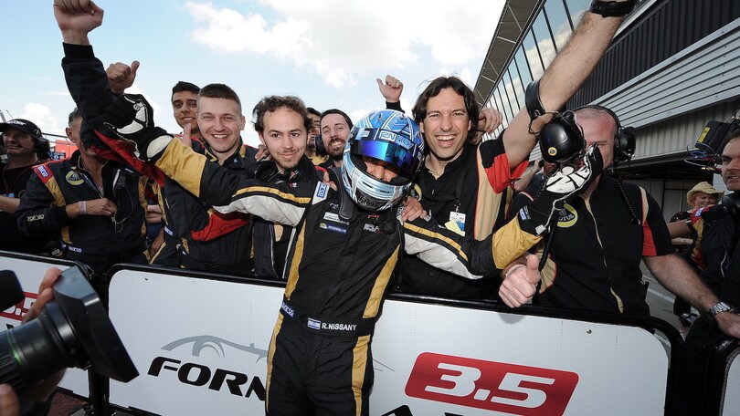 Formula V8 3.5 Silverstone, doppietta di Nissany