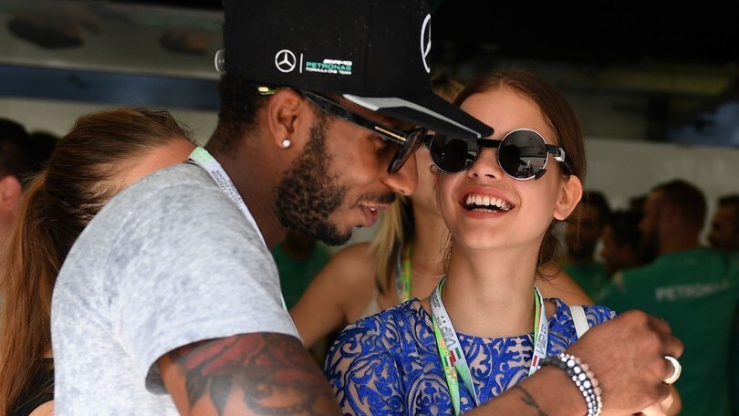 Barbara Palvin, una top per Lewis Hamilton