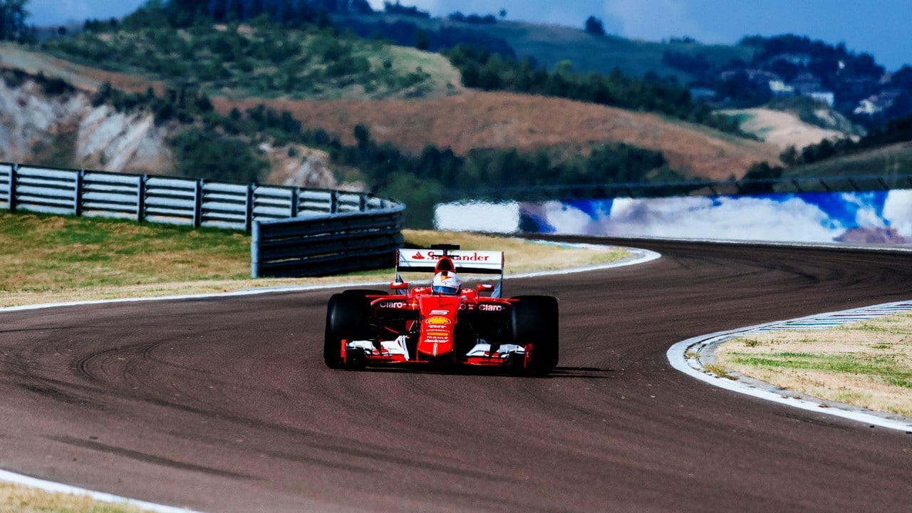 F1, Vettel prova le Pirelli 2017 a Fiorano