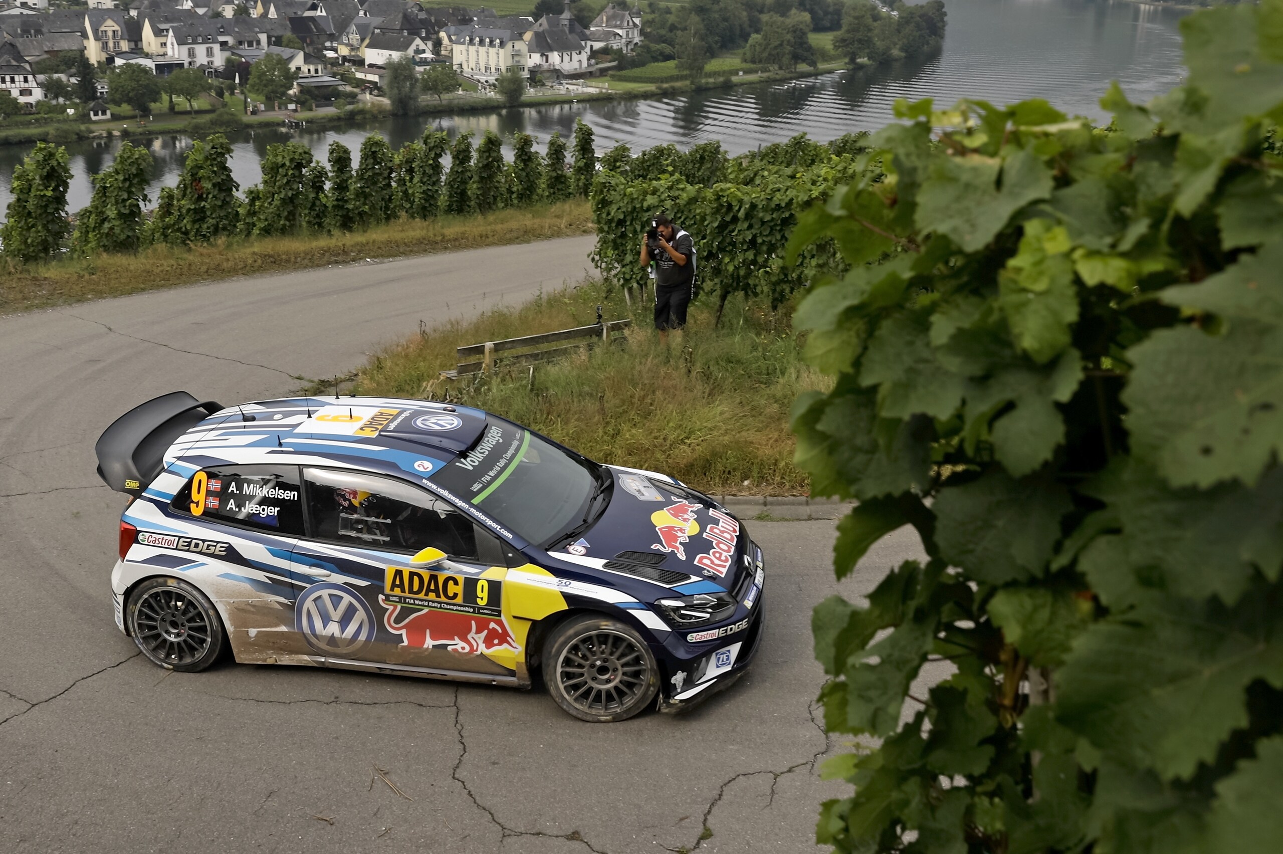 Rally Germania: Mikkelsen resiste in testa