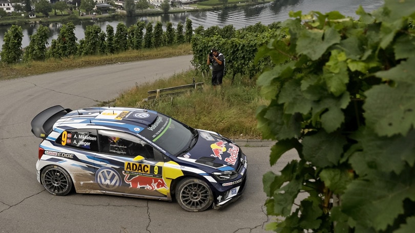 Rally Germania: Mikkelsen resiste in testa