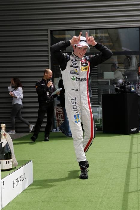 Masters F.3 a Zandvoort, gara 1: Eriksson beffa Ilott