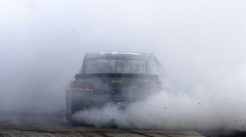 Nascar, Harvick vince a Bristol sotto al diluvio