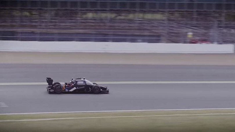 DevBot, la vettura da corsa senza pilota scende in pista