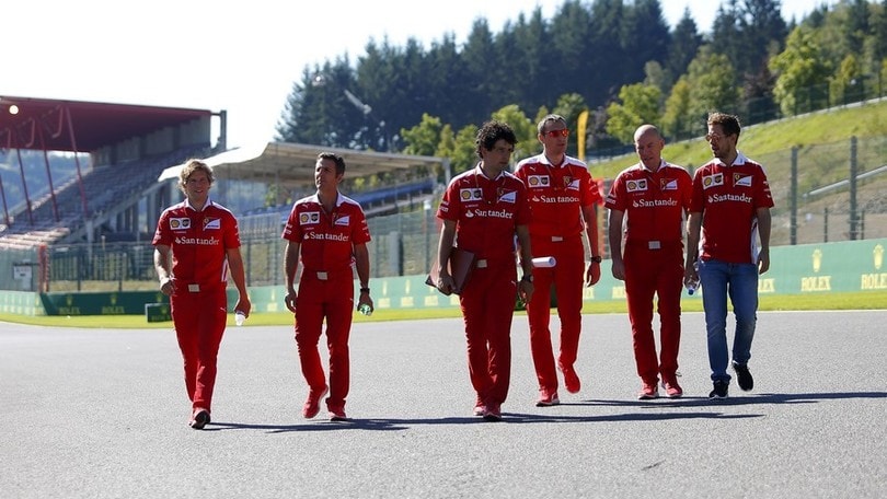 Formula 1 Spa, i piloti a passeggio nella "cattedrale"