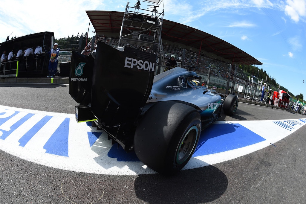 F1 Spa: pioggia di penalità prima del via
