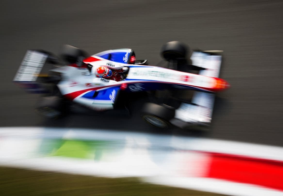 GP3 Monza, Jake Dennis rompe il ghiaccio, Fuoco ottavo