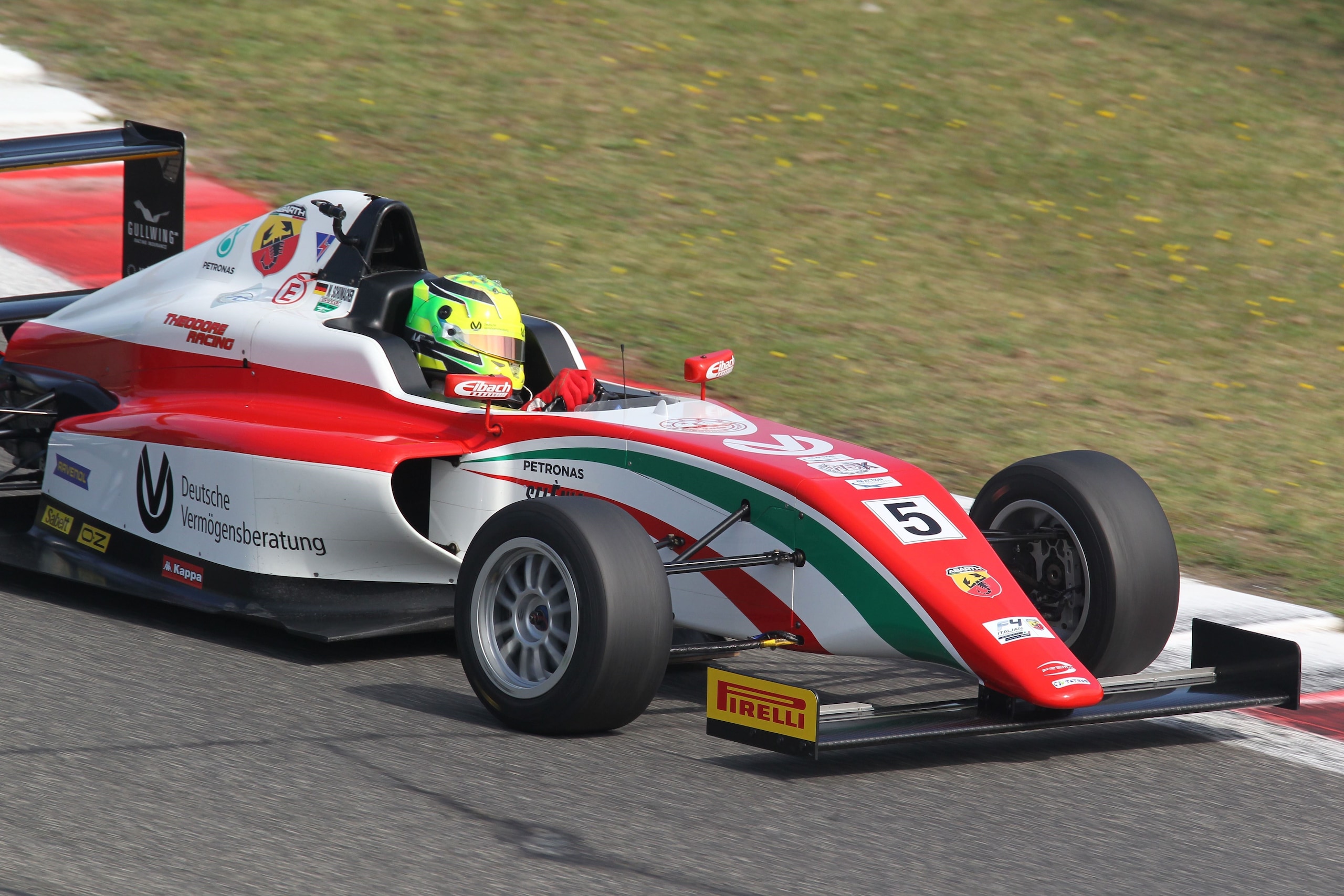 F4 Tricolore, Schumacher vince dopo la pioggia