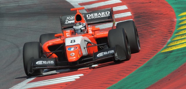 Formula V8 3.5, a Spielbeg Panis vince di strategia