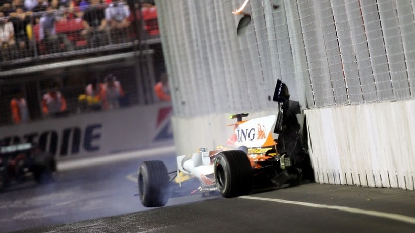 F1 Singapore 2008, Piquet Jr a muro per aiutare Alonso