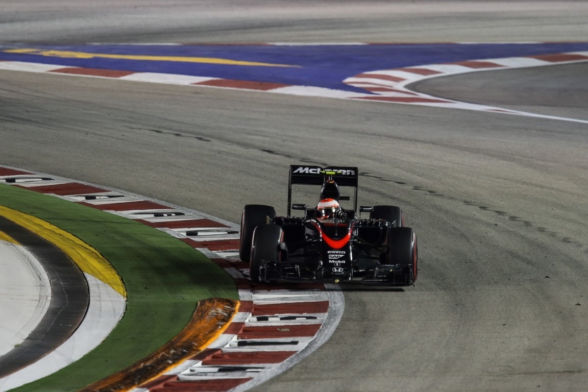 Formula 1 Singapore, Button: finale con sfida (alla Ferrari )