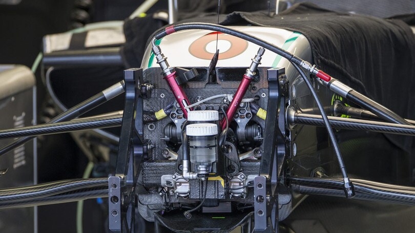 F1 Singapore, lo "strano caso" della sospensione Mercedes