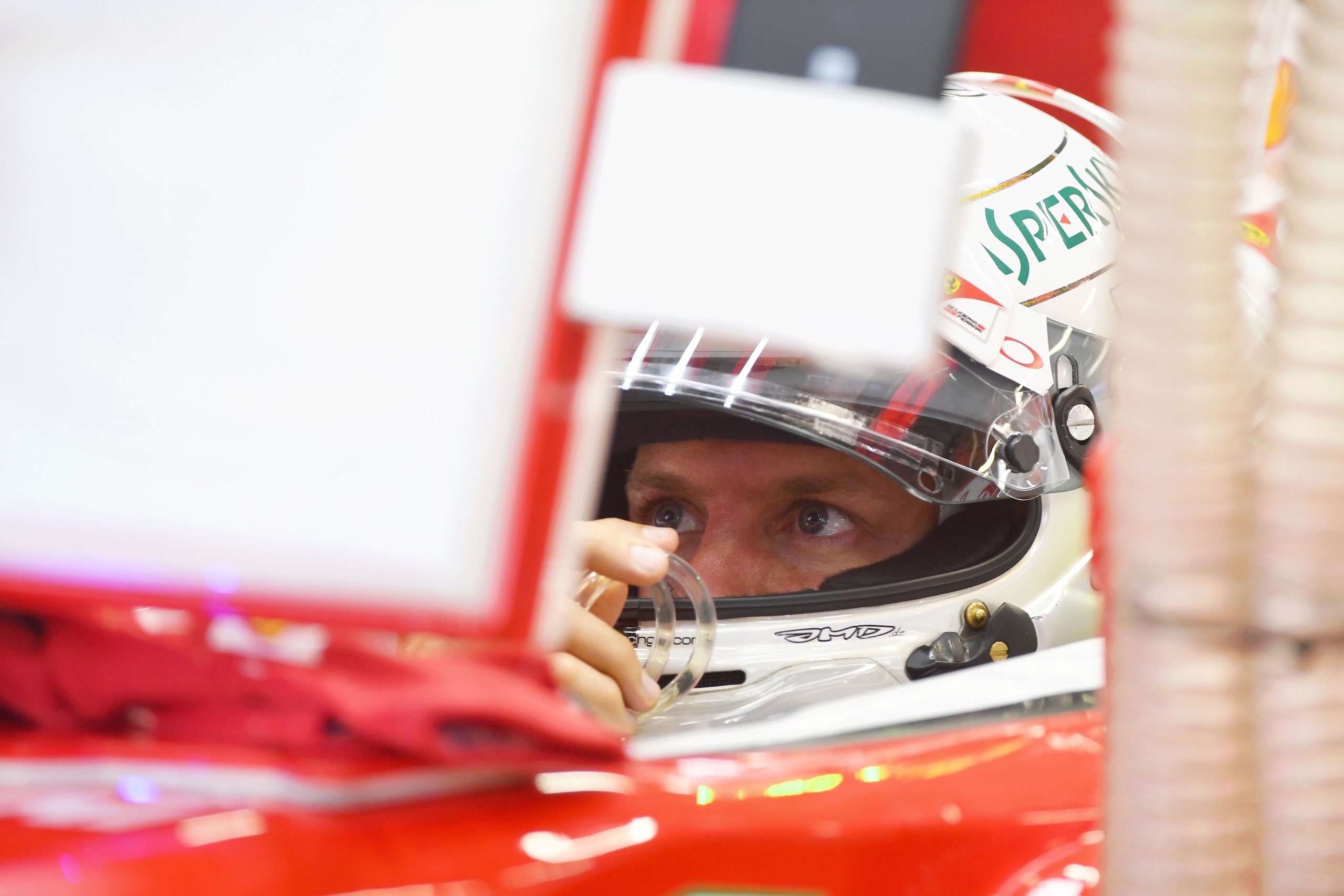 Formula 1 Singapore, Vettel ultimo in griglia spera nella safety car