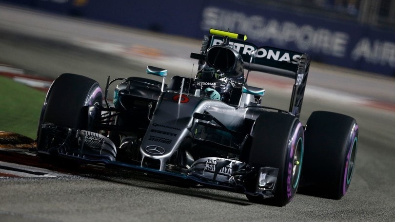 F1 Singapore: pole record a Rosberg, Vettel ultimo!