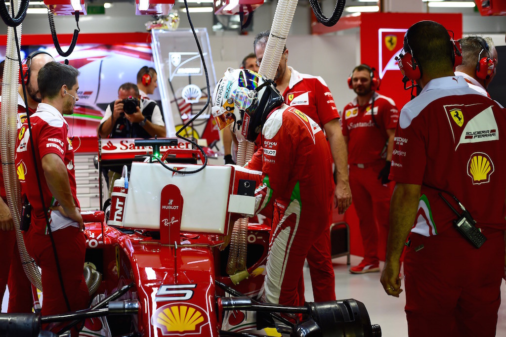 F1 Singapore, schieramento: Vettel ultimo ne approfitta, arretrato Perez