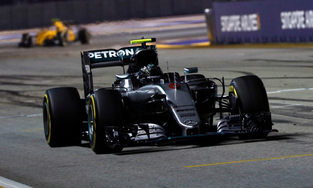 F1 Singapore, azzardo vincente di Rosberg, Ricciardo 2°