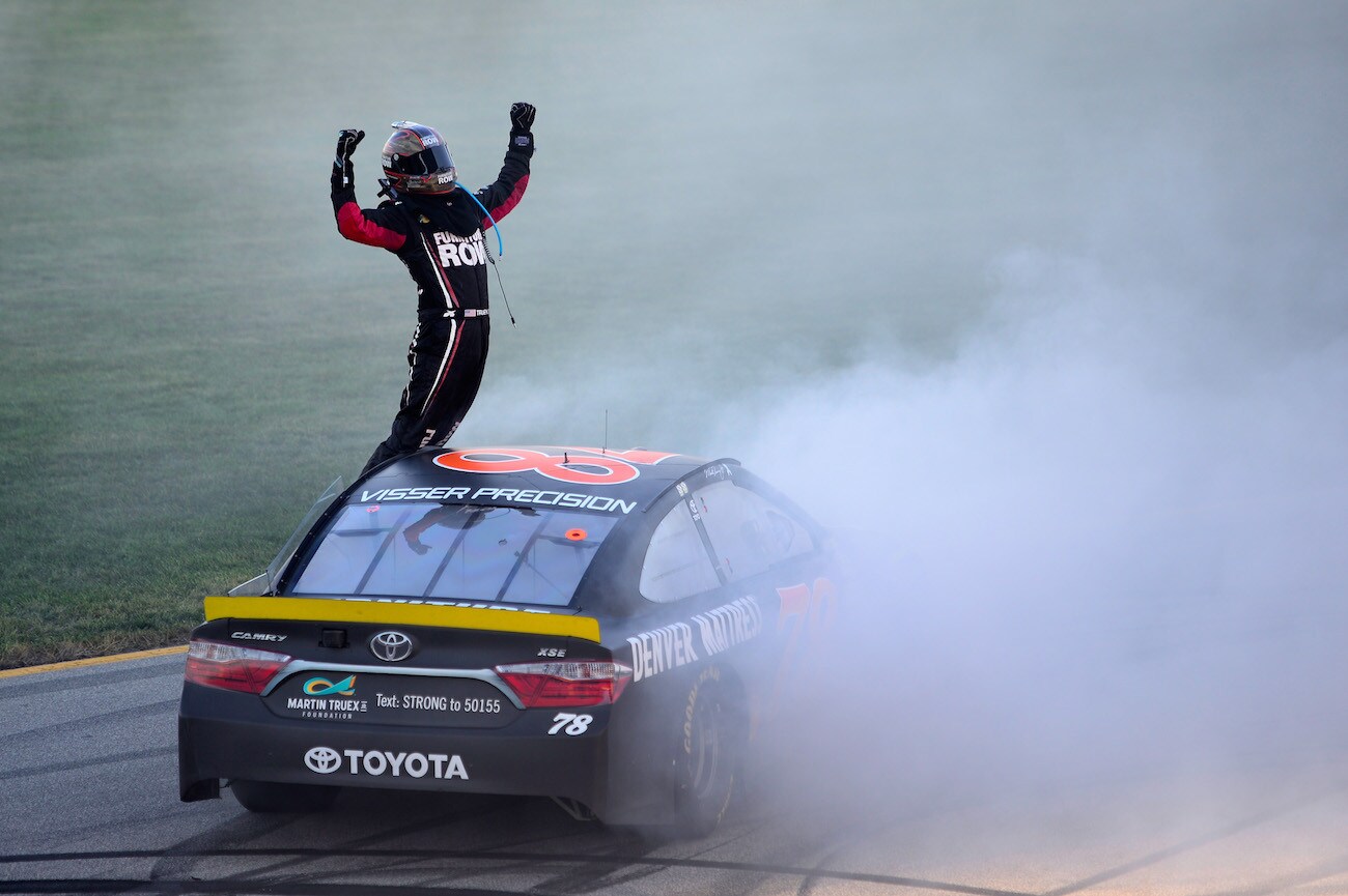 Nascar, acuto di Truex in Illinois