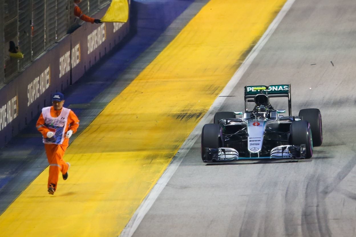 F1 Singapore, commissario in pista: la FIA indaga