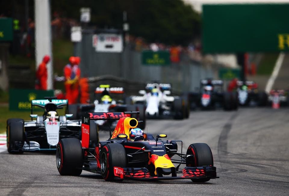 Formula 1 Malesia, Ricciardo: "Rosberg favorito per il titolo"