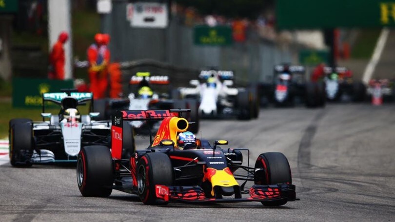 Formula 1 Malesia, Ricciardo: "Rosberg favorito per il titolo"