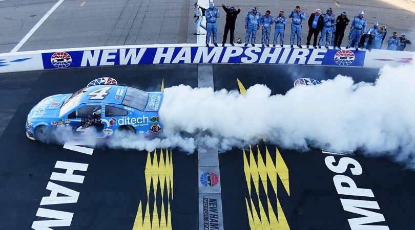 Nascar, Harvick passa il turno a Loudon