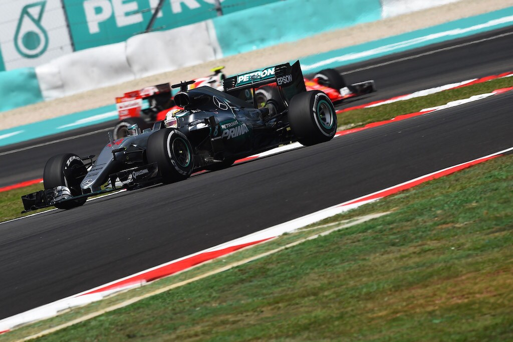F1 Malesia: Mercedes sempre davanti in libere 2, Ferrari subito dietro