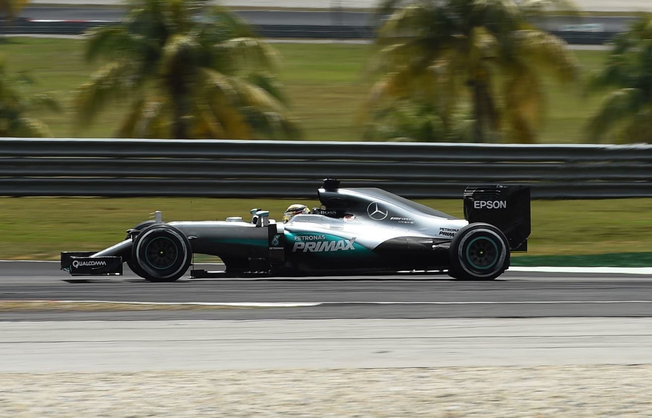Formula 1 Malesia: Hamilton di nuovo 1° nelle libere 3, su Verstappen