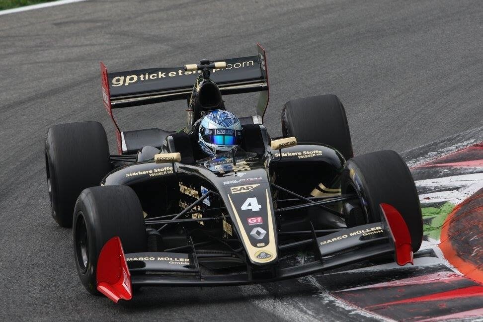 Formula V8 3.5, Nissany si prende la pole a Monza