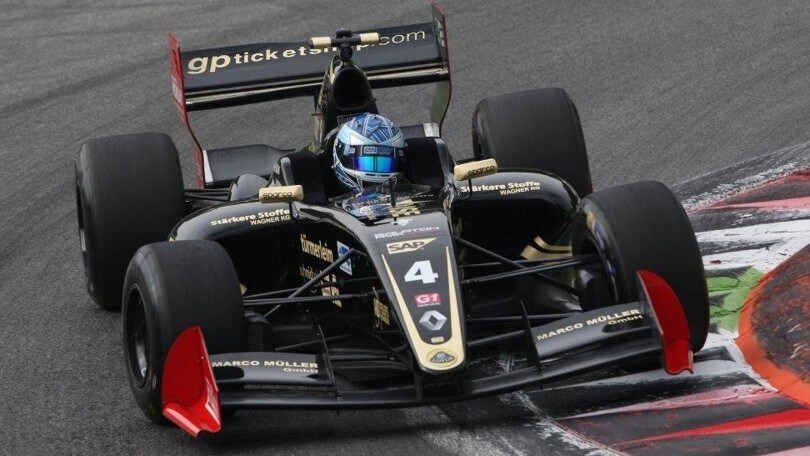 Formula V8 3.5, Nissany si prende la pole a Monza