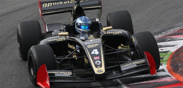 Formula 3.5 V8, Nissany domina a Monza
