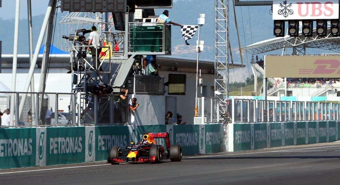 Formula 1 Malesia, doppietta Red Bull nel GP dei colpi di scena