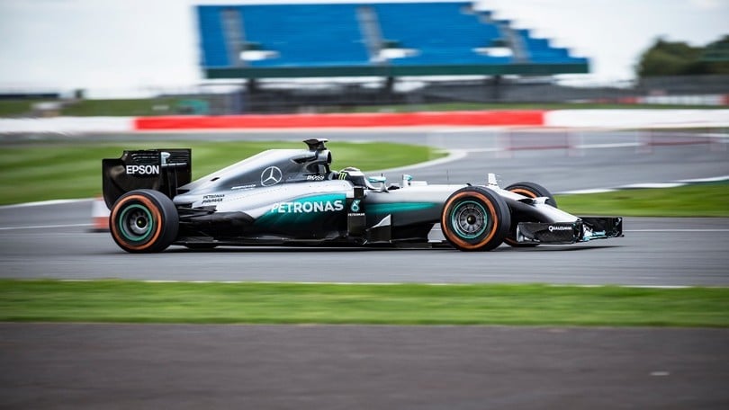 F1, Lorenzo prova la Mercedes W05: "Velocità in curva è irreale"