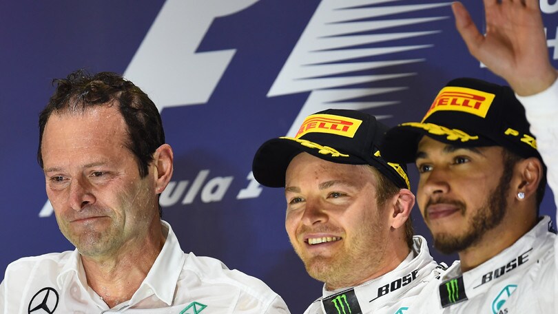 Costa trionfa e la Ferrari soffre