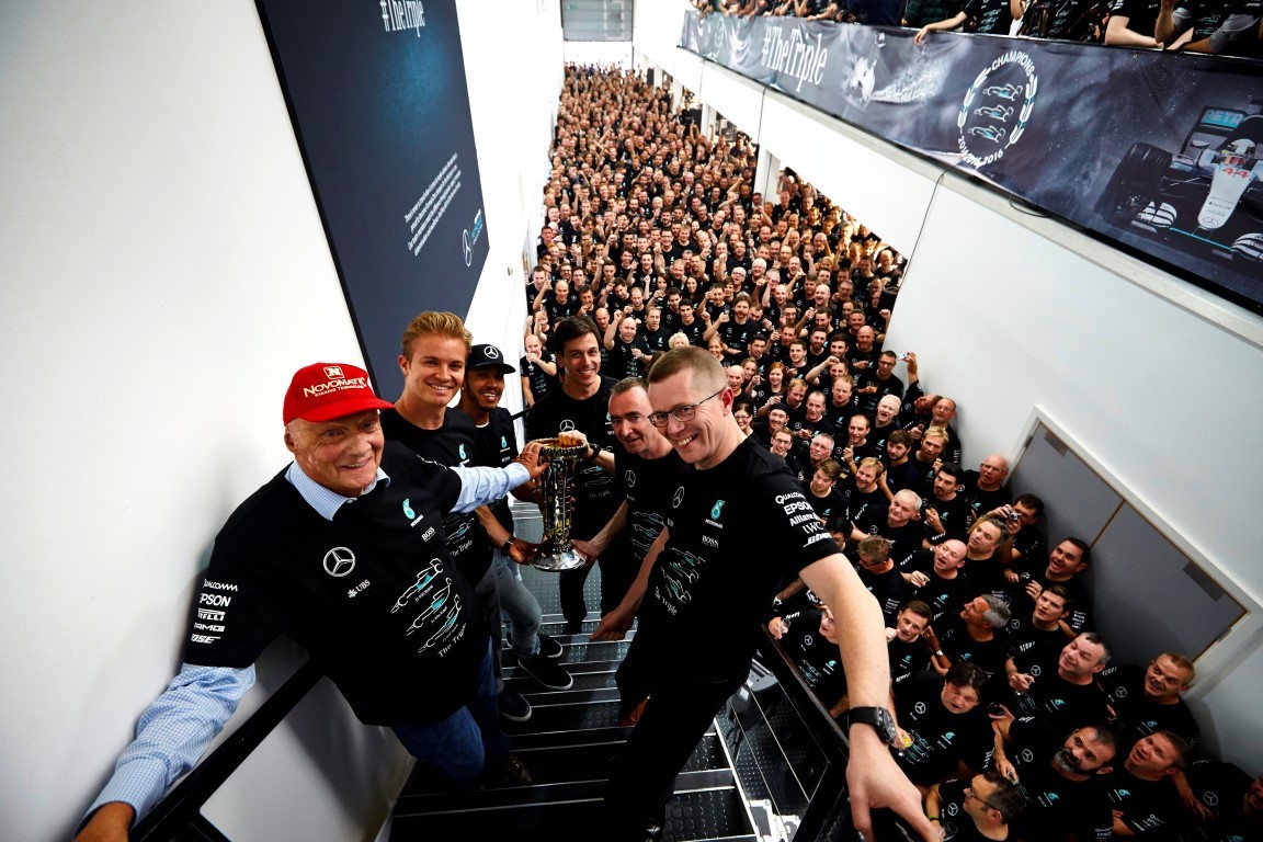 F1, festa Mercedes. Rosberg: «Ora godetevi la lotta tra me e Lewis»