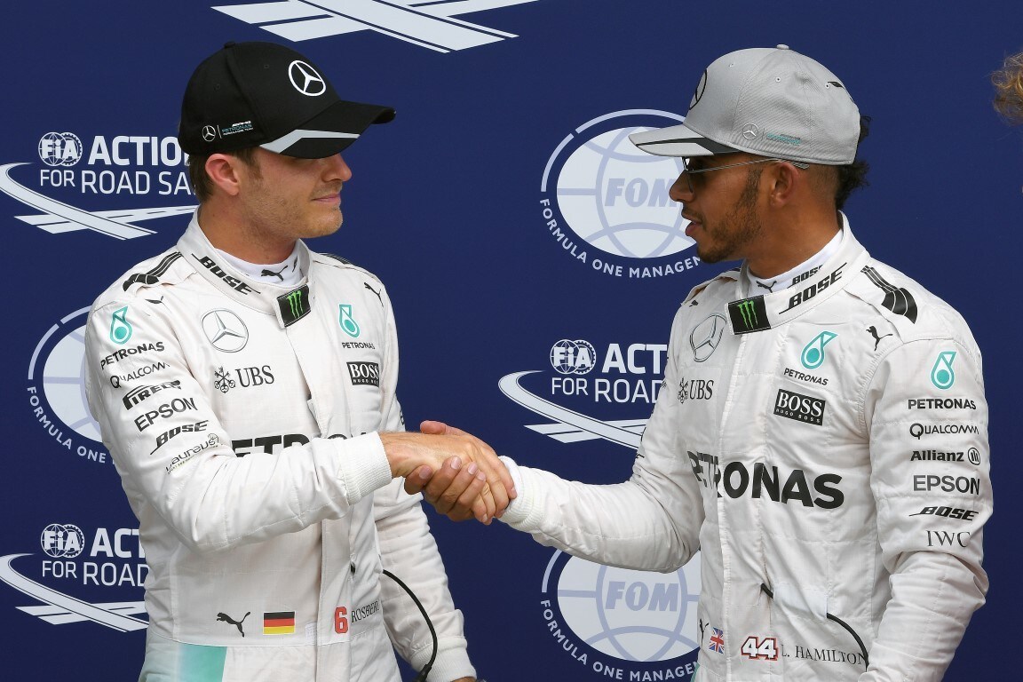 Terremoto Centro Italia, le tute di Hamilton e Rosberg all'asta