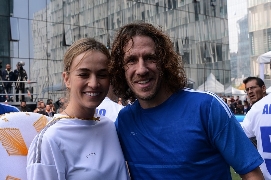Formula 1 Messico, i piloti sfidano Puyol a calcio