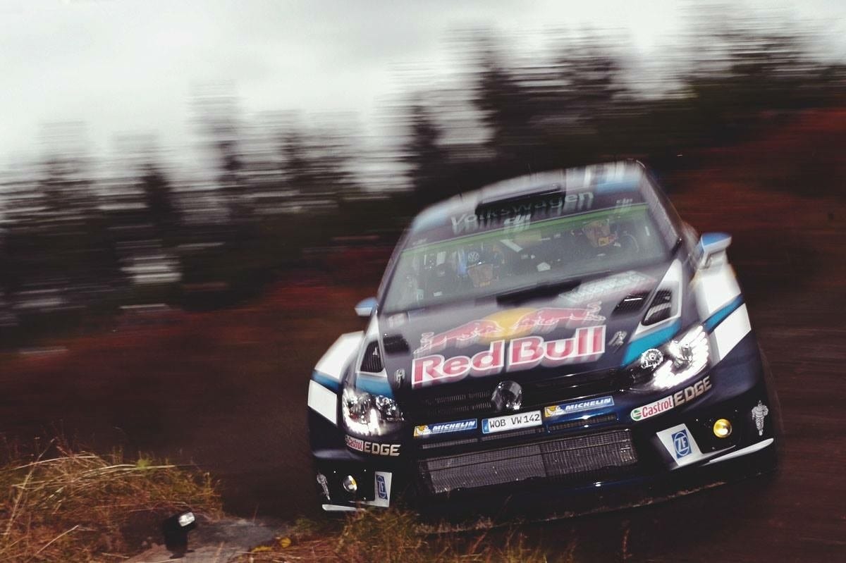 WRC, Ogier solido leader in Galles