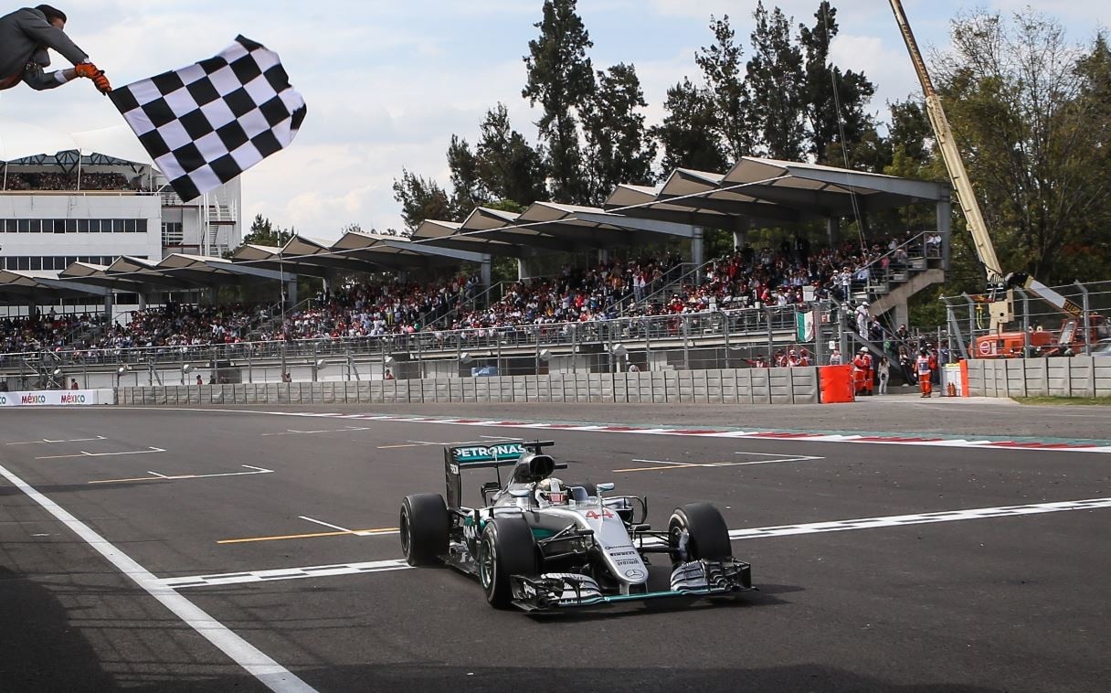 F1 Messico: dominio Hamilton, Vettel penalizzato cede il podio a Ricciardo