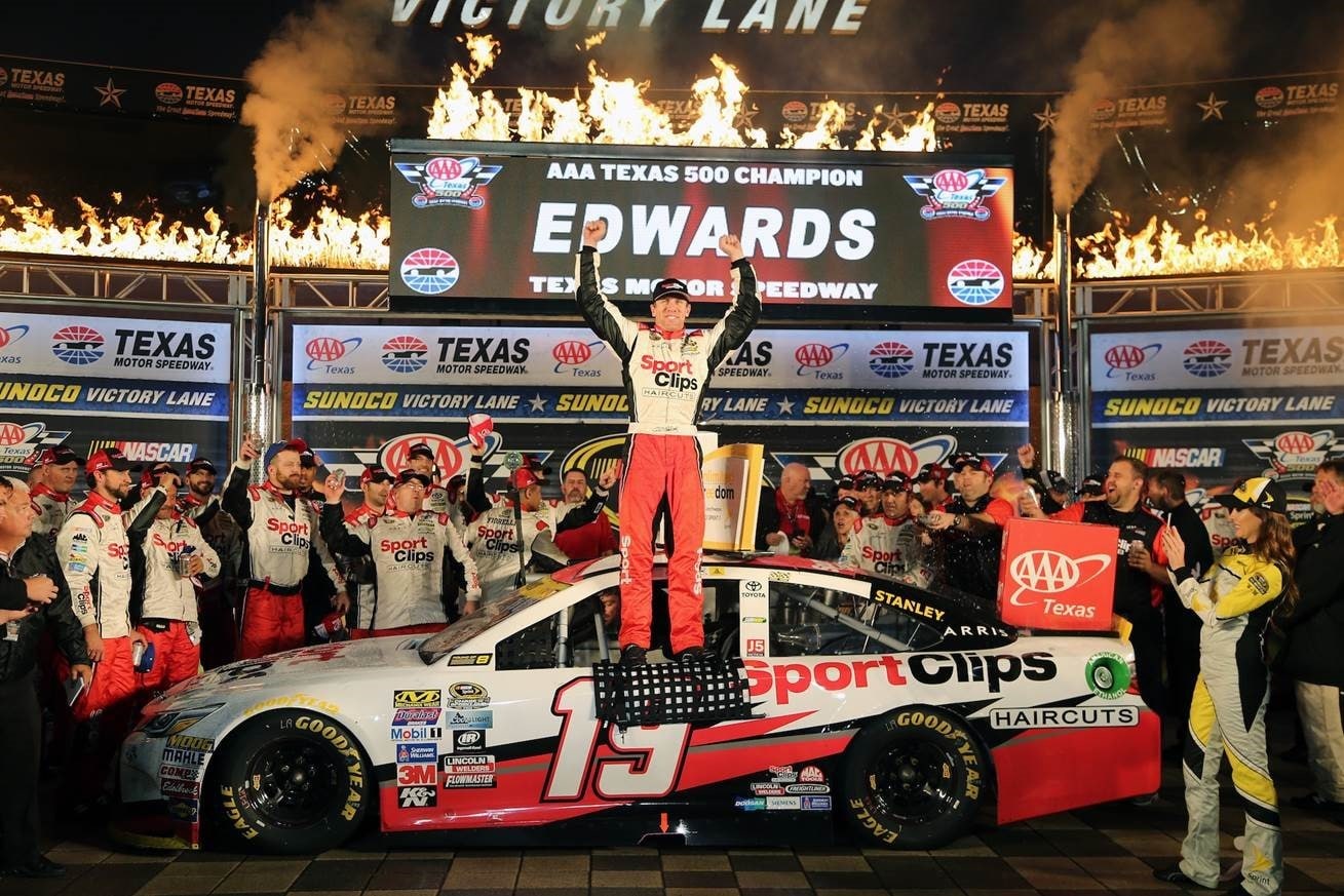 Nascar, Edwards vince sotto la pioggia