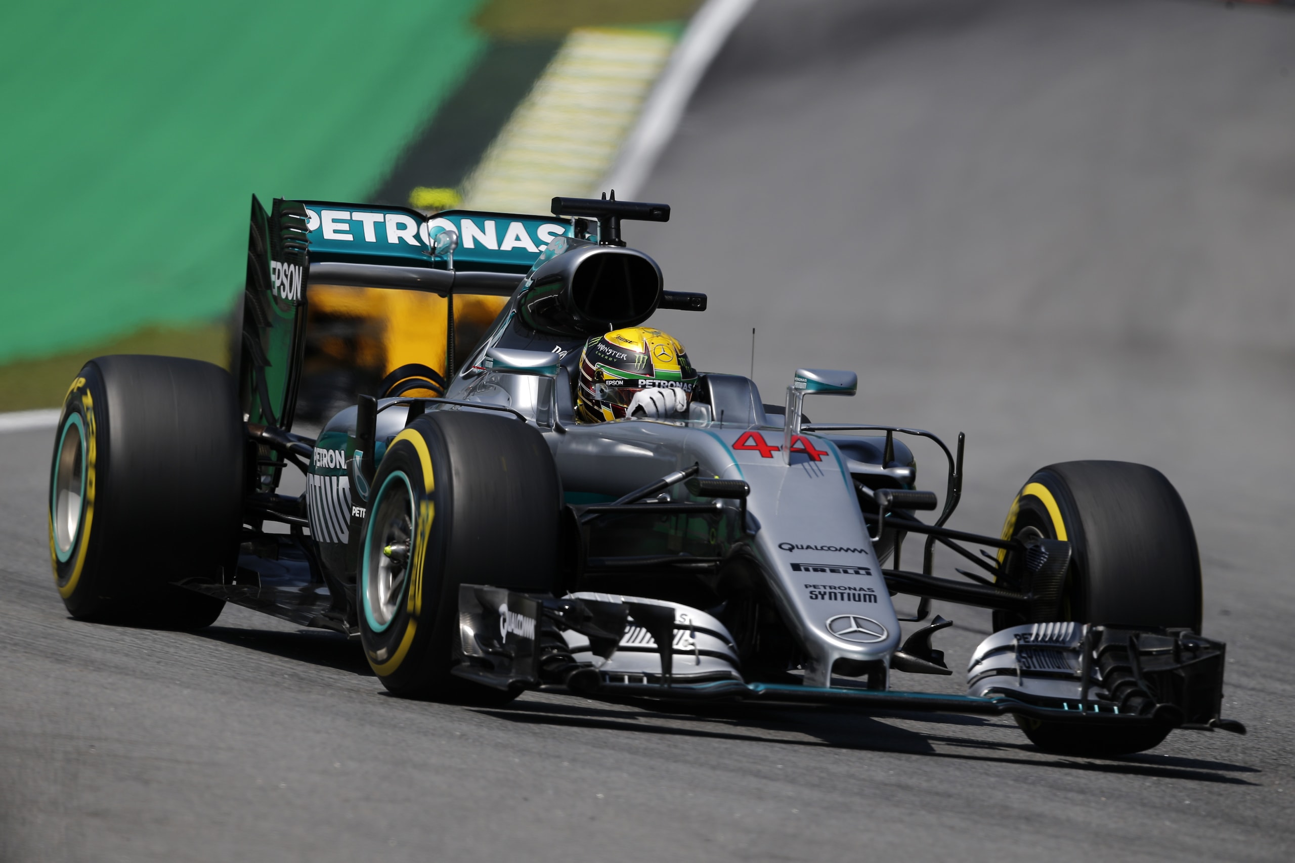 Formula 1 Brasile: subito Hamilton nelle libere 1, Ferrari con le medie
