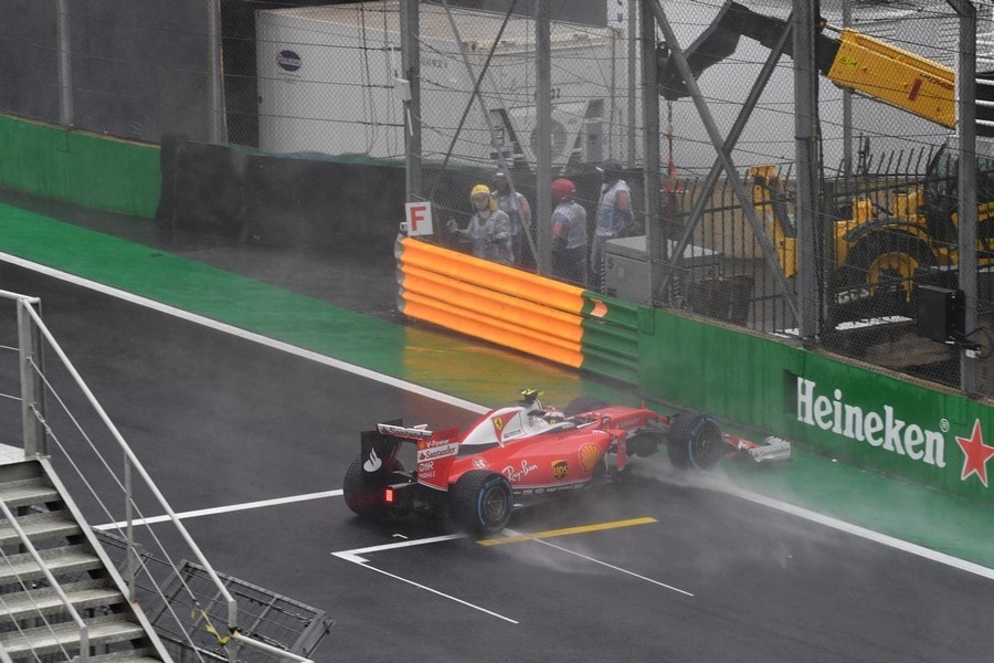 Formula 1 Brasile, Raikkonen va a sbattere: foto