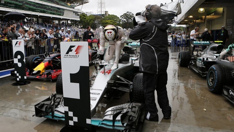 Formula 1 Brasile, Hamilton vince ma Verstappen � la star