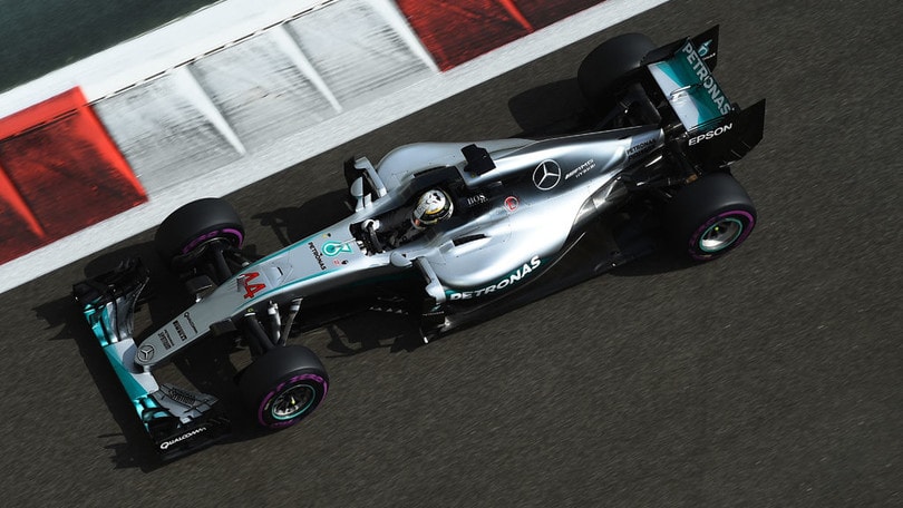 Formula 1 Abu Dhabi, Hamilton precede Rosberg nelle FP1: foto