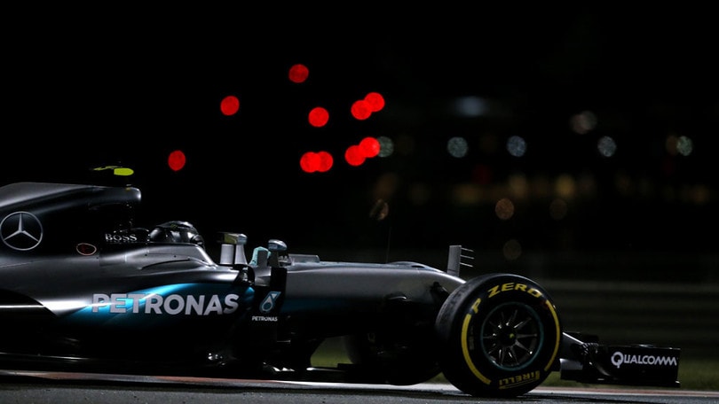 Formula 1 Abu Dhabi, Hamilton replica nelle libere 2: foto